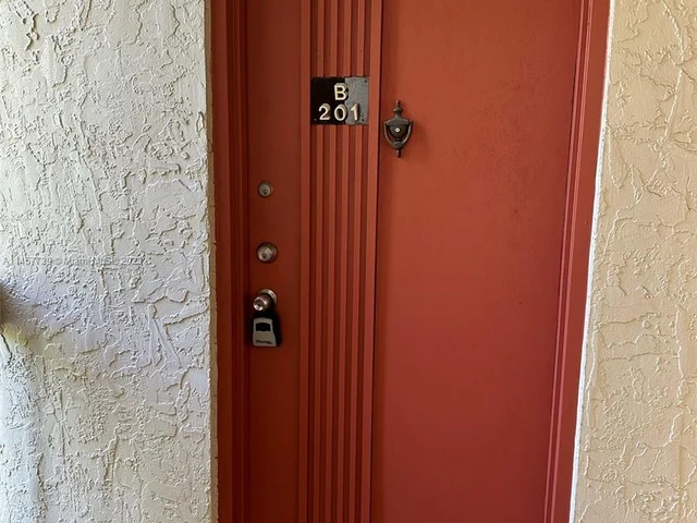 6328 W Longboat Ln W # 201, Boca Raton FL 33433