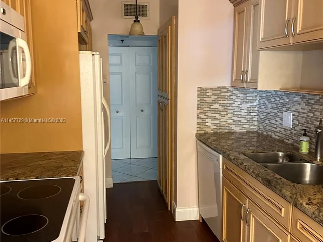 6328 W Longboat Ln W # 201, Boca Raton FL 33433