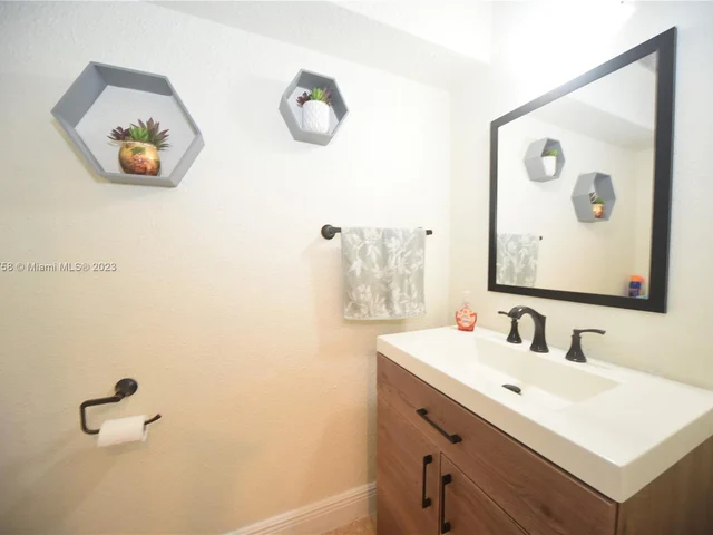 10000 SW 45th St, Miami FL 33165