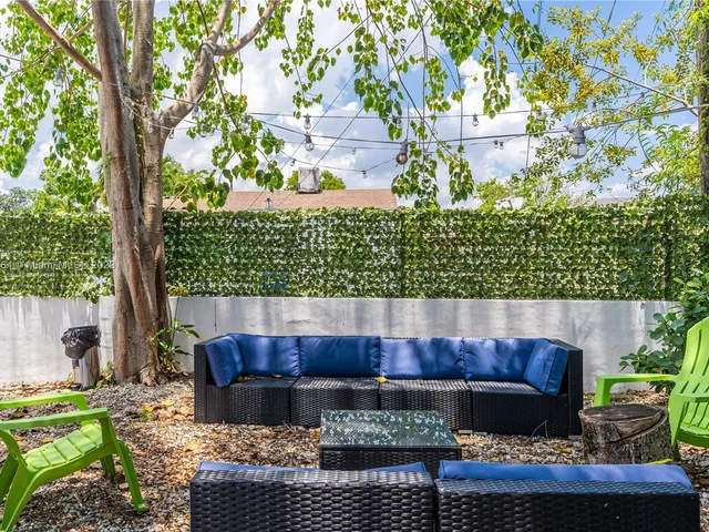 231 NW 44th St, Miami FL 33127