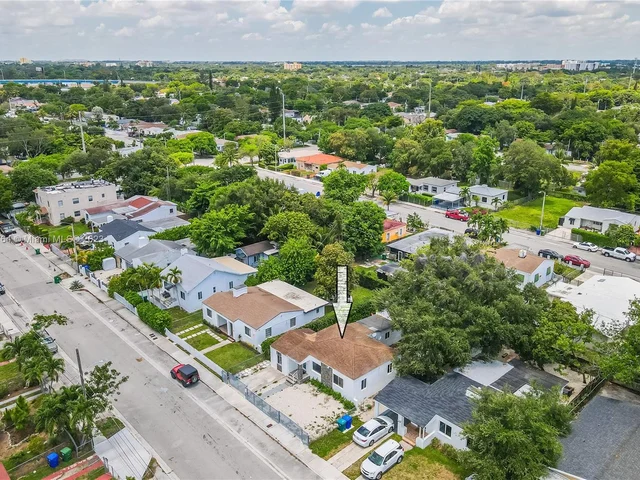 231 NW 44th St, Miami FL 33127