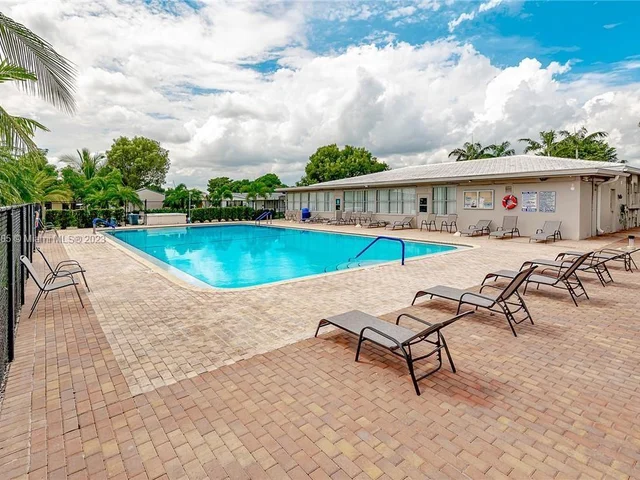 5801 NW 70th Ave, Tamarac FL 33321