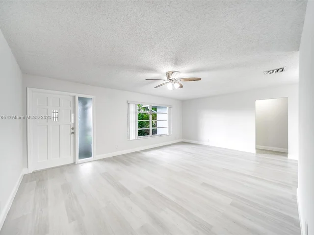 5801 NW 70th Ave, Tamarac FL 33321