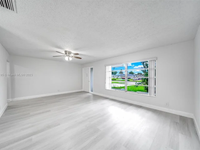 5801 NW 70th Ave, Tamarac FL 33321