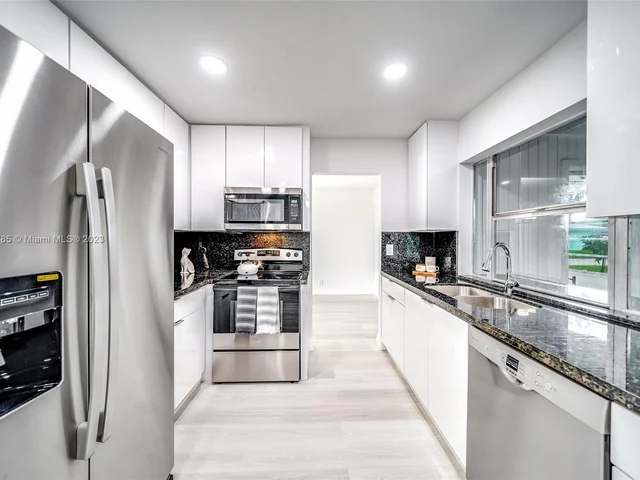 5801 NW 70th Ave, Tamarac FL 33321