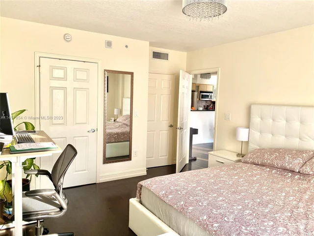 2080 S Ocean Dr # 401, Hallandale Beach FL 33009