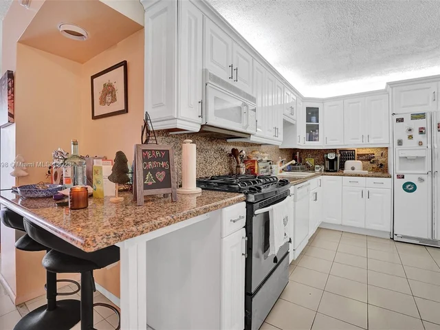 3140 S Ocean Dr # 1102, Hallandale Beach FL 33009