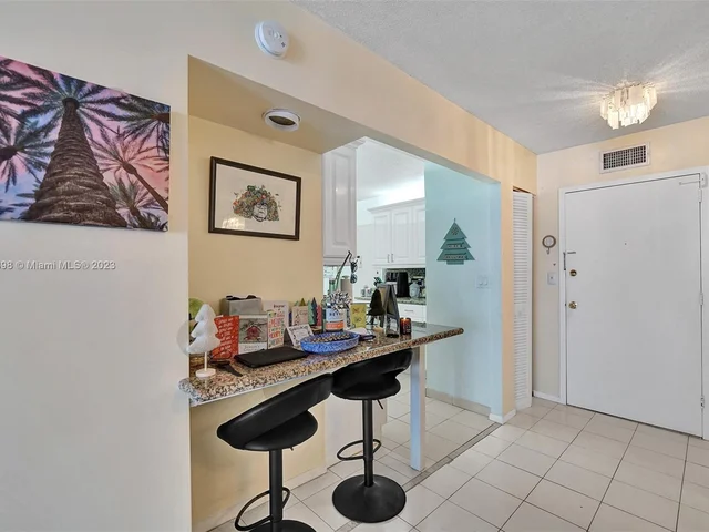 3140 S Ocean Dr # 1102, Hallandale Beach FL 33009