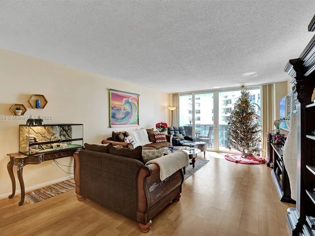 3140 S Ocean Dr # 1102, Hallandale Beach FL 33009