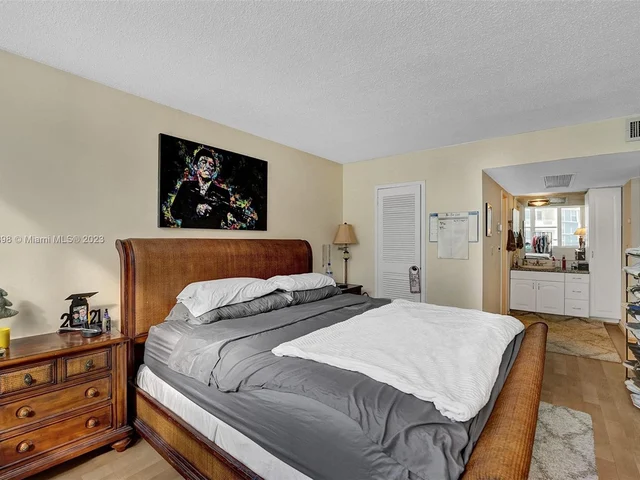 3140 S Ocean Dr # 1102, Hallandale Beach FL 33009