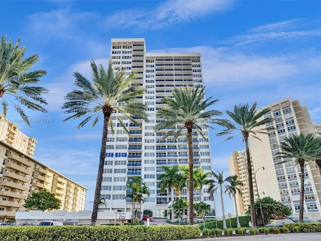 3140 S Ocean Dr # 1102, Hallandale Beach FL 33009