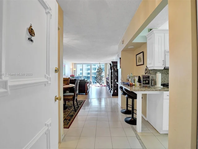 3140 S Ocean Dr # 1102, Hallandale Beach FL 33009