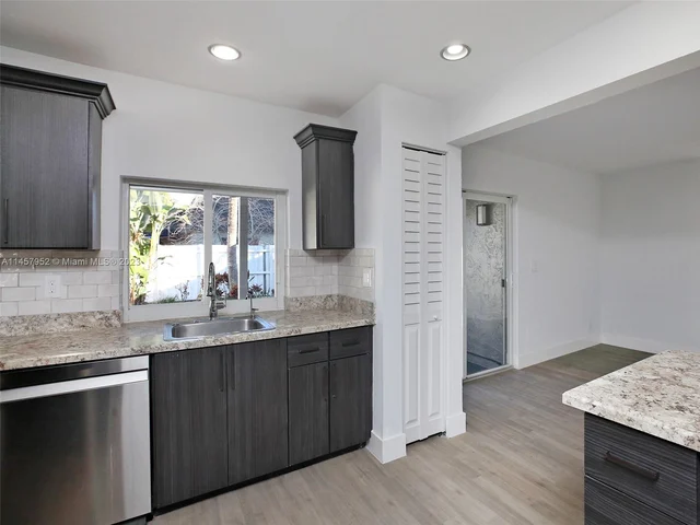 7971 SW 30th St, Davie FL 33328