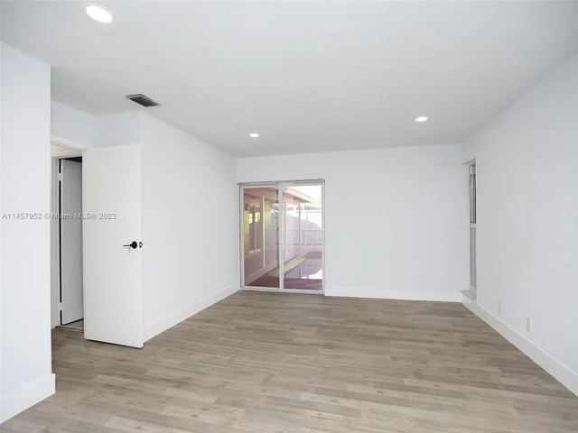 7971 SW 30th St, Davie FL 33328