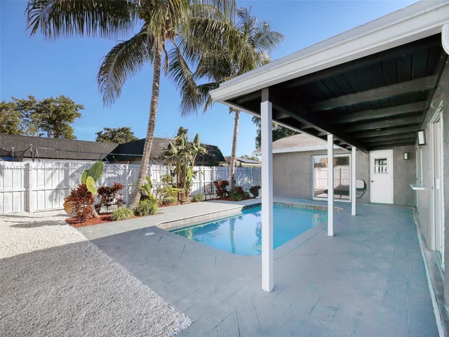 7971 SW 30th St, Davie FL 33328