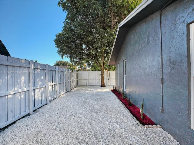 7971 SW 30th St, Davie FL 33328