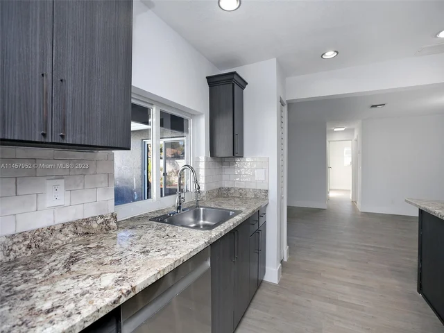 7971 SW 30th St, Davie FL 33328