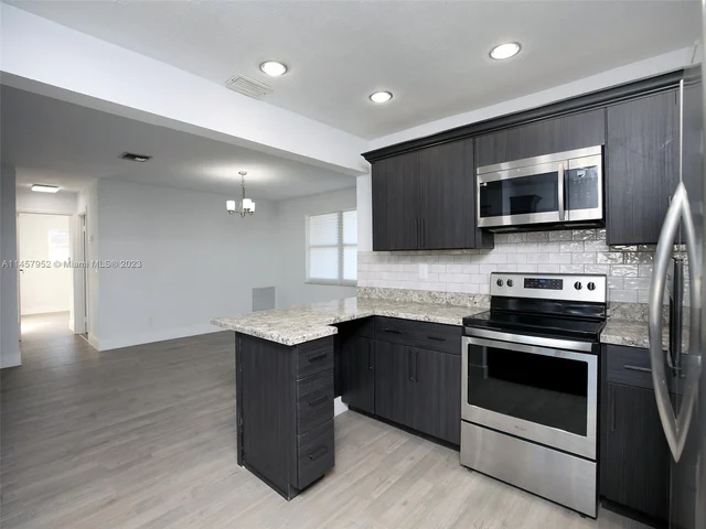 7971 SW 30th St, Davie FL 33328