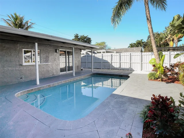 7971 SW 30th St, Davie FL 33328