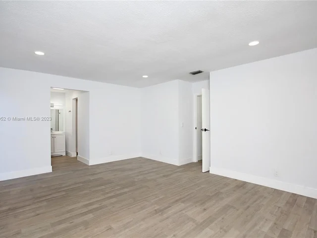 7971 SW 30th St, Davie FL 33328