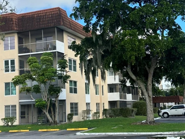 3974 Inverrary Dr # B4, Lauderhill FL 33319