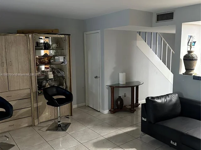 3974 Inverrary Dr # B4, Lauderhill FL 33319