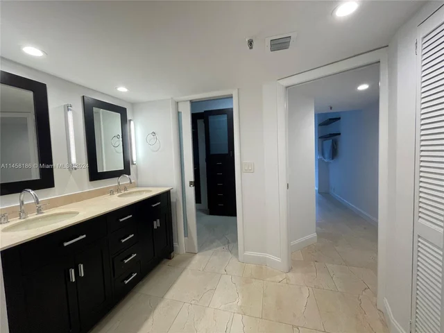 520 Brickell Key Dr # A1003, Miami FL 33131