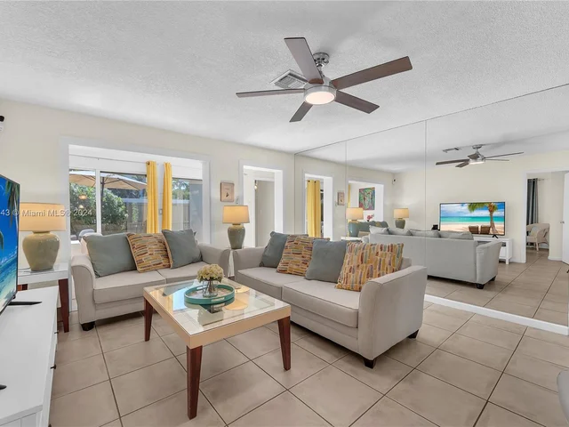 2109 NW 2nd Ave, Wilton Manors FL 33311