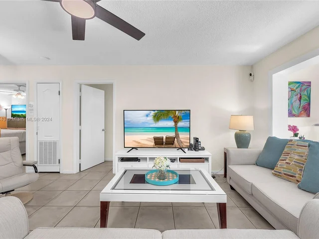 2109 NW 2nd Ave, Wilton Manors FL 33311