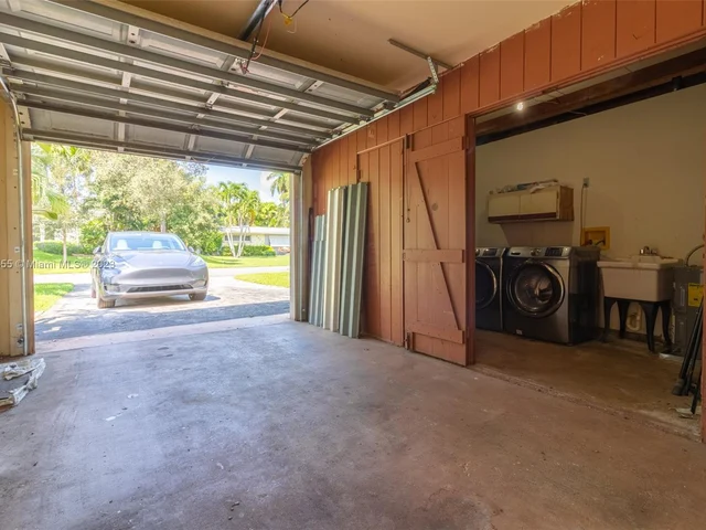 2612 Tortugas Ln, Fort Lauderdale FL 33312