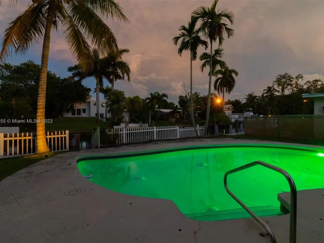 2612 Tortugas Ln, Fort Lauderdale FL 33312