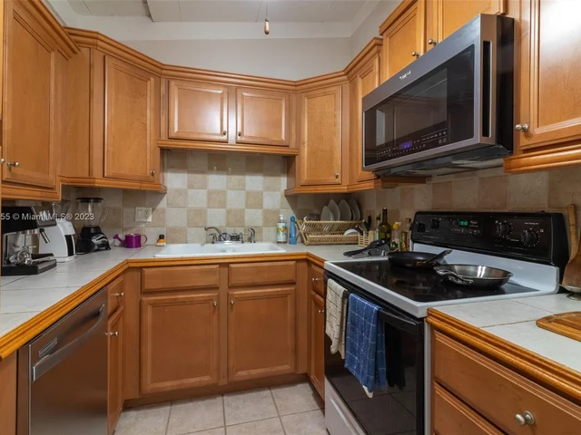 2612 Tortugas Ln, Fort Lauderdale FL 33312