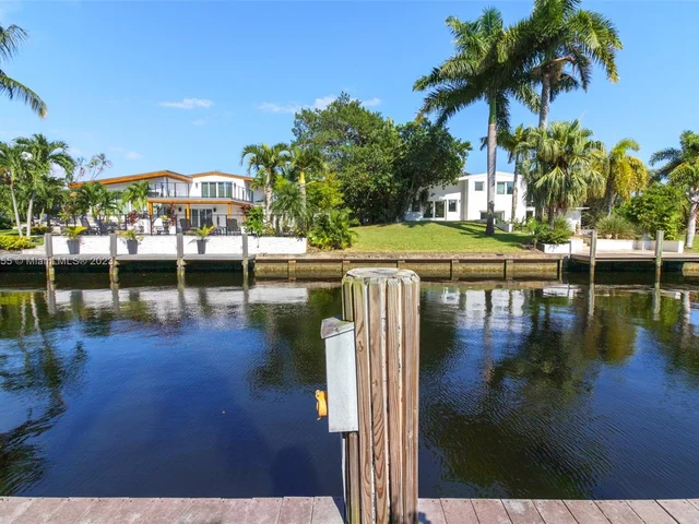 2612 Tortugas Ln, Fort Lauderdale FL 33312