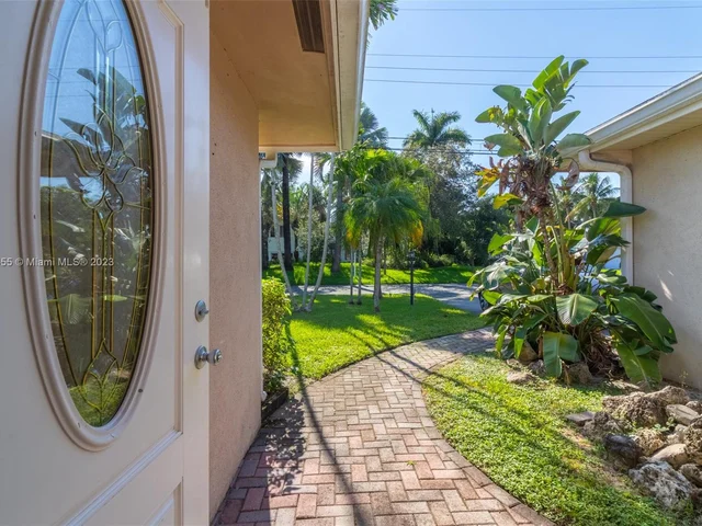 2612 Tortugas Ln, Fort Lauderdale FL 33312