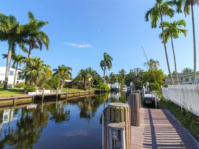 2612 Tortugas Ln, Fort Lauderdale FL 33312