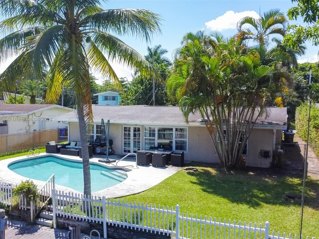 2612 Tortugas Ln, Fort Lauderdale FL 33312