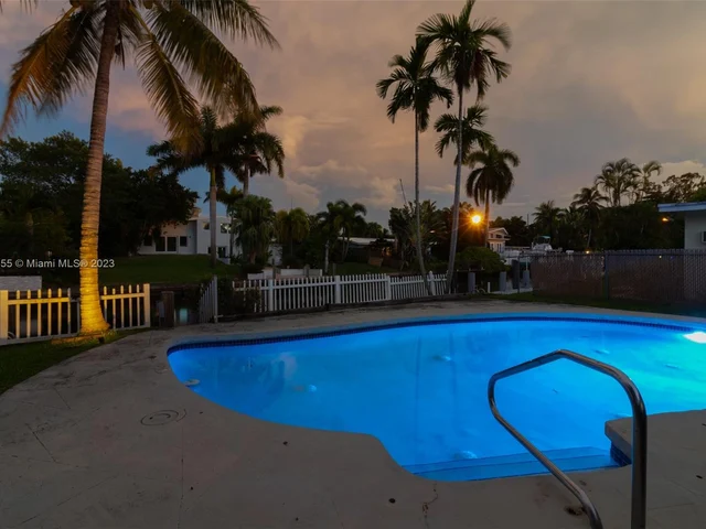 2612 Tortugas Ln, Fort Lauderdale FL 33312