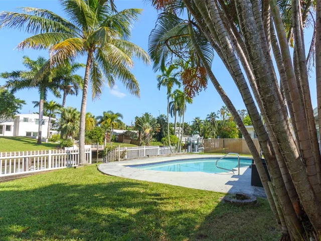 2612 Tortugas Ln, Fort Lauderdale FL 33312