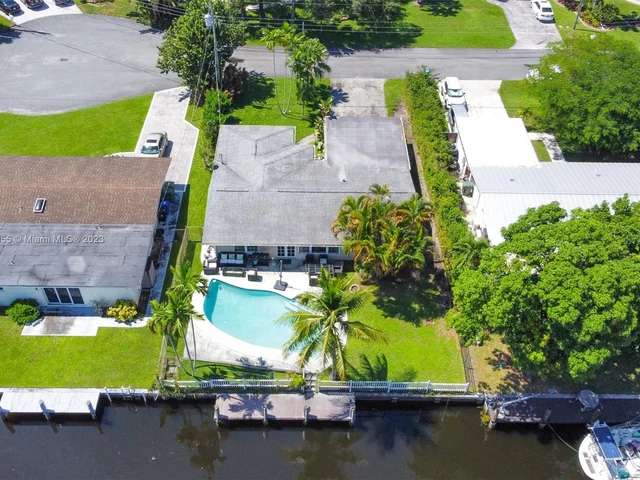 2612 Tortugas Ln, Fort Lauderdale FL 33312