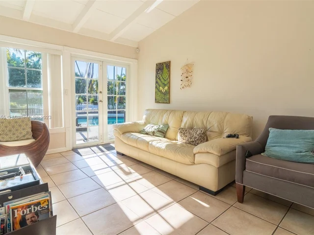 2612 Tortugas Ln, Fort Lauderdale FL 33312