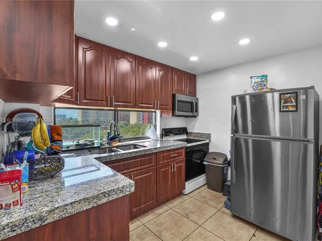 17021 N Bay Rd # 716, Sunny Isles Beach FL 33160