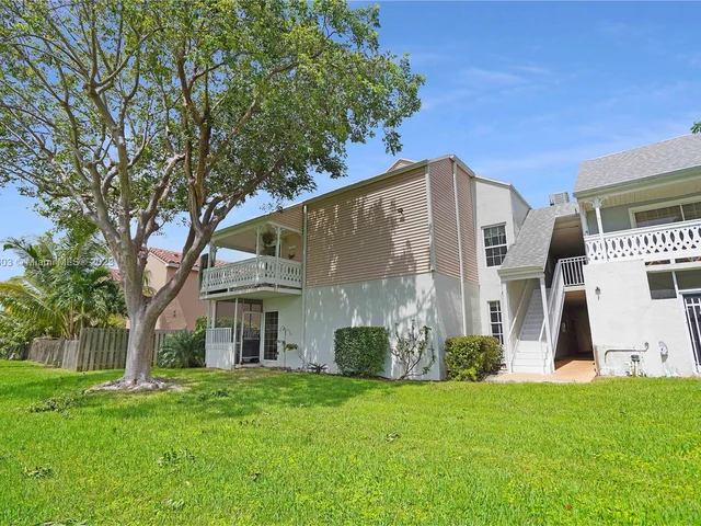 10521 Mahogany Key Cir # 207, Miami FL 33196