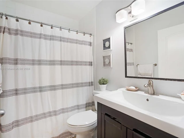 10521 Mahogany Key Cir # 207, Miami FL 33196