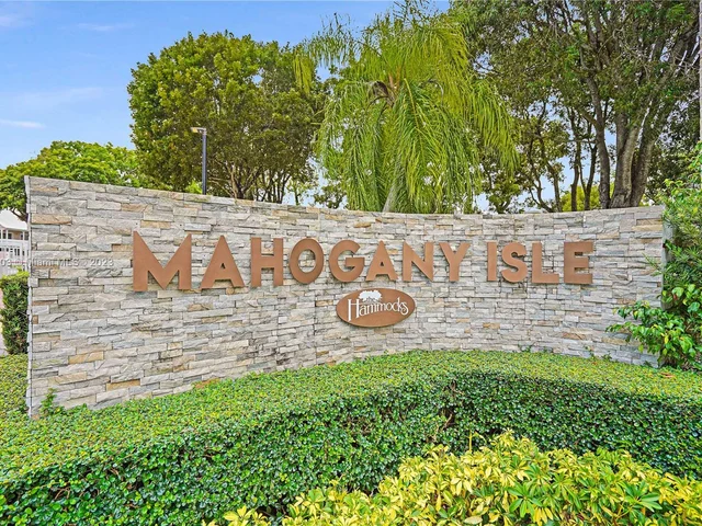10521 Mahogany Key Cir # 207, Miami FL 33196