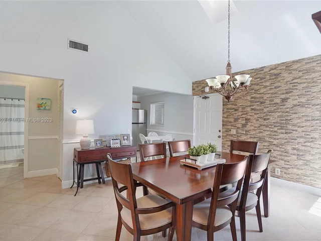 10521 Mahogany Key Cir # 207, Miami FL 33196