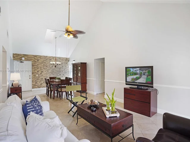 10521 Mahogany Key Cir # 207, Miami FL 33196