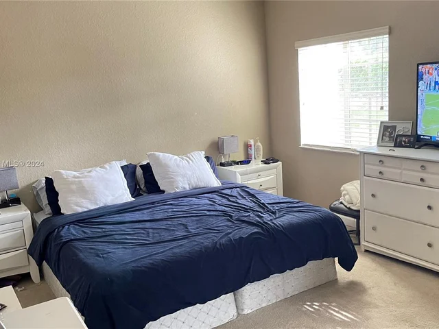 2914 NE 3rd Dr, Homestead FL 33033