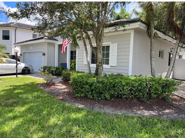 2914 NE 3rd Dr, Homestead FL 33033