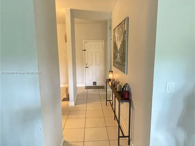 2914 NE 3rd Dr, Homestead FL 33033