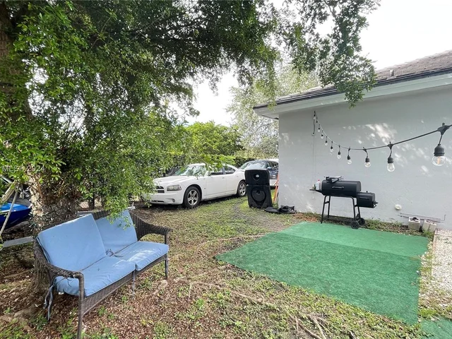 2914 NE 3rd Dr, Homestead FL 33033